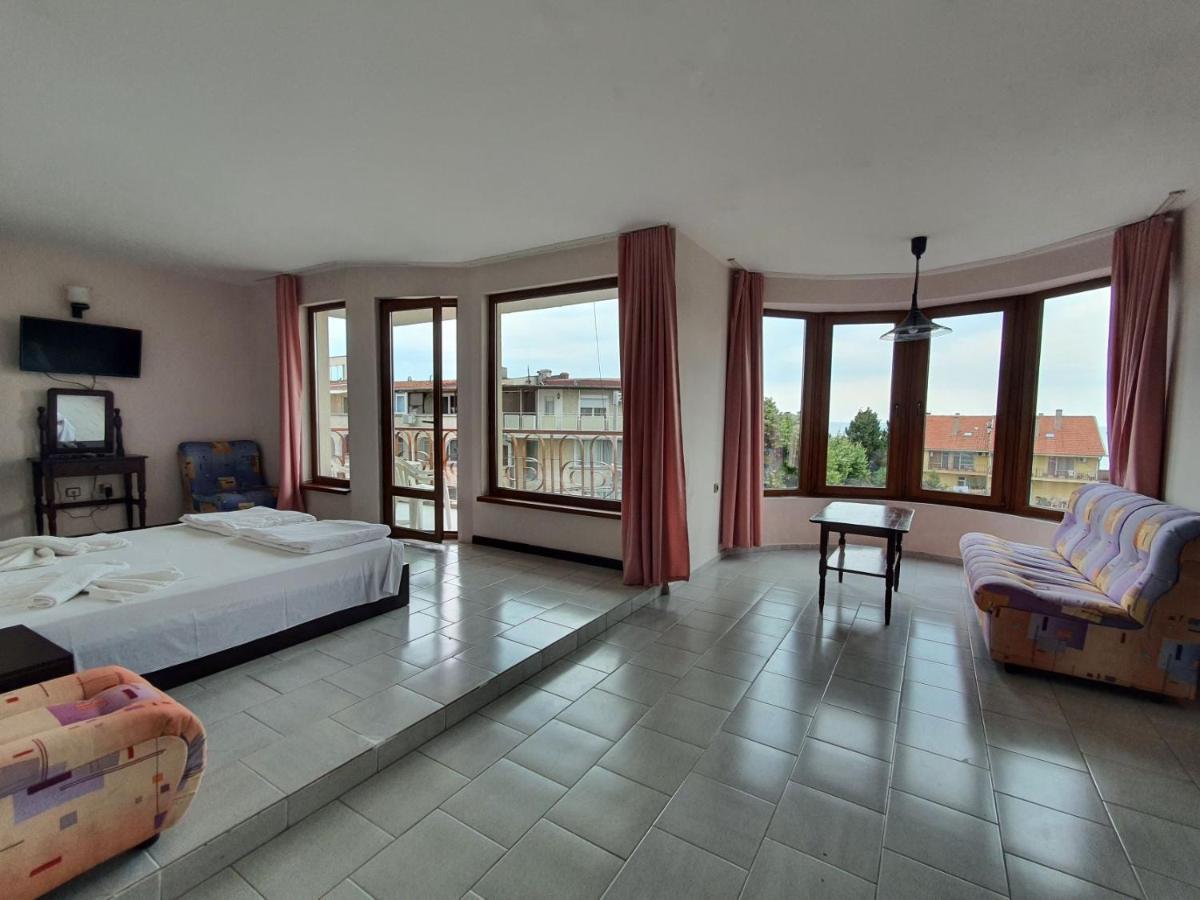 Lazur Hotel 라브다 외부 사진